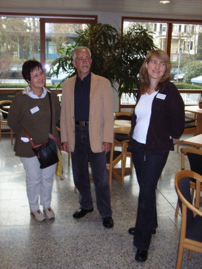Helga und Hans-Ulrich Naundorff und Jutta Bickelhaupt beim Kollagenose-Workshop in Darmstadt 2006