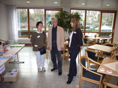 Helga und Hans-Ulrich Naundorff und Jutta Bickelhaupt beim Kollagenose-Workshop in Darmstadt 2006